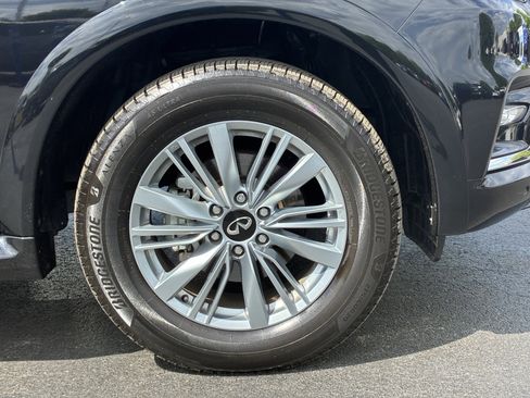 Used 2024 INFINITI QX80 Luxe w/ All-Season Package RWD image 8