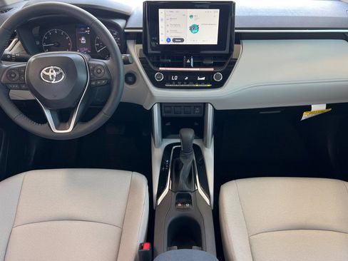Certified 2025 Toyota Corolla Cross LE image 10