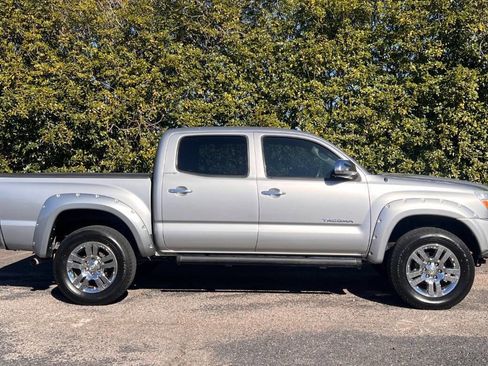 Used 2015 Toyota Tacoma PreRunner w/ Limited Package image 9
