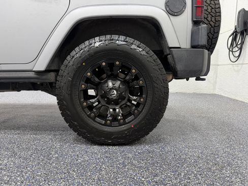 Used 2015 Jeep Wrangler Unlimited Sahara AWD/4WD image 12