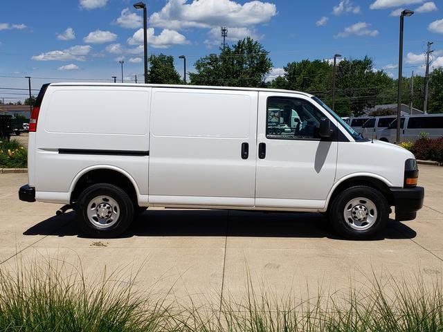 Used 2018 Chevrolet Express 2500 w/ Driver Convenience Package RWD image 7