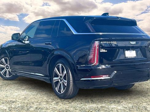 Used 2025 Cadillac Escalade IQ Luxury 2 w/ LPO, Premium Carpet Package AWD/4WD image 4