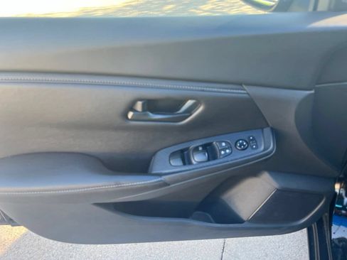 Used 2025 Nissan Sentra S FWD image 11
