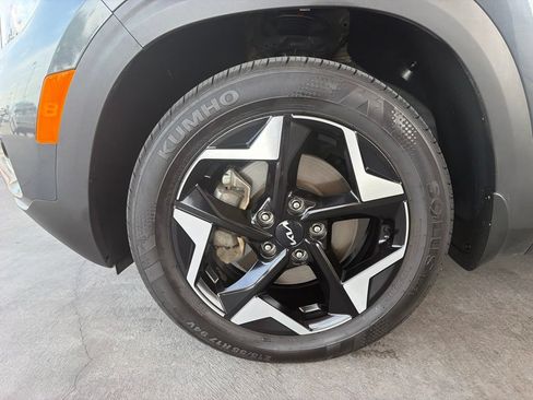 Used 2024 Kia Seltos EX AWD/4WD image 9