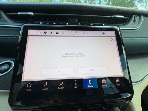 Used 2022 Jeep Grand Cherokee Limited image 24