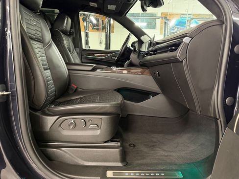 Used 2023 Cadillac Escalade Sport Platinum w/ Heavy-Duty Trailer Package AWD/4WD image 25