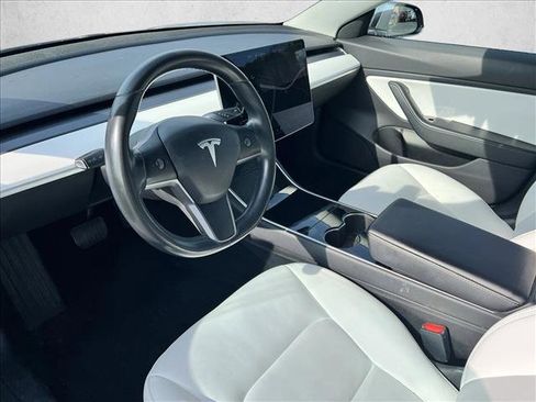 Used 2019 Tesla Model 3 Standard Range Plus image 6