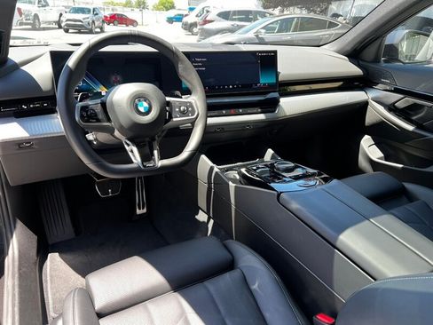 Used 2026 BMW 530i xDrive w/ M Sport Package AWD/4WD image 25