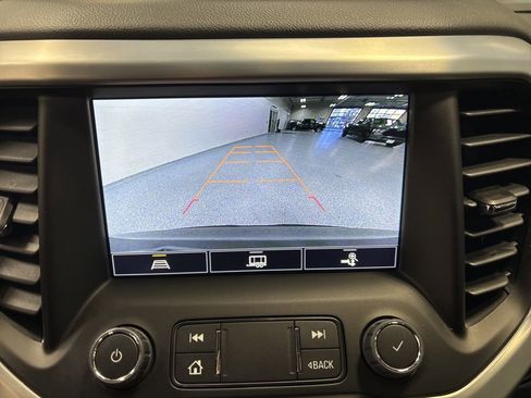Used 2023 GMC Acadia SLT w/ Preferred Package image 19