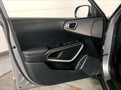 Used 2025 Kia Soul LX FWD image 17