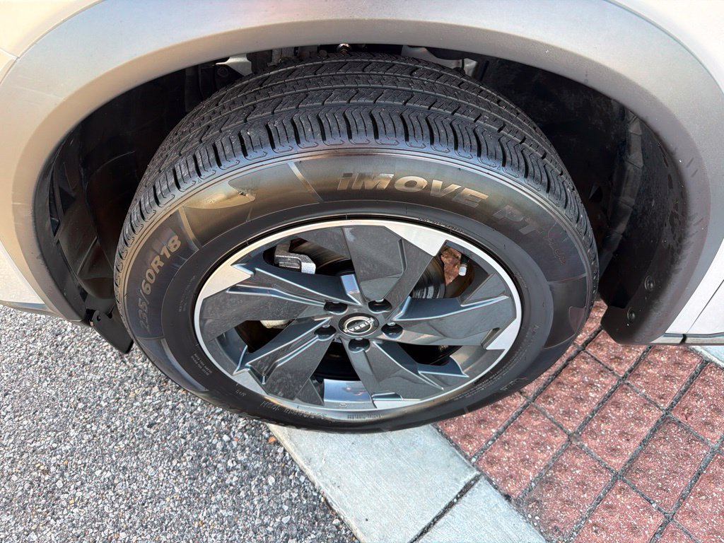Used 2025 Nissan Rogue SV FWD image 10