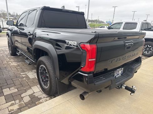 Certified 2024 Toyota Tacoma TRD Off-Road image 7