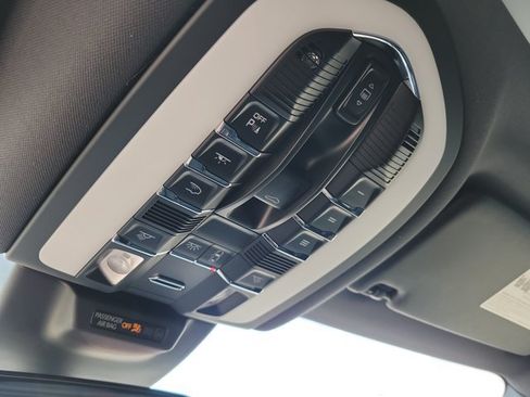 Certified 2026 Porsche Macan AWD/4WD image 35
