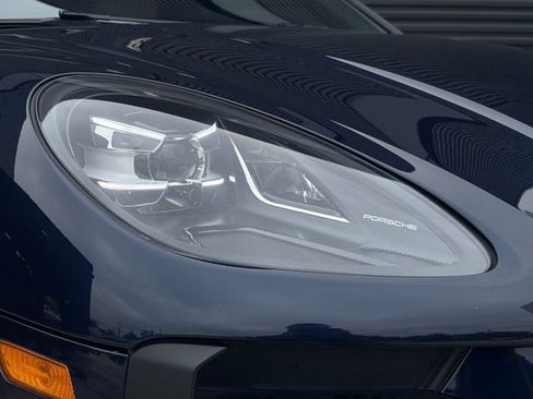Certified 2021 Porsche Macan AWD/4WD image 12