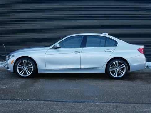 Used 2018 BMW 340i xDrive Sedan image 2