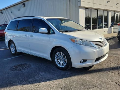 Used 2016 Toyota Sienna XLE w/ XLE Navigation Package image 2