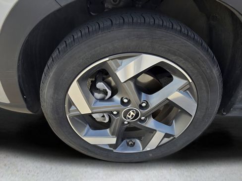 Used 2025 Hyundai Venue SEL image 9