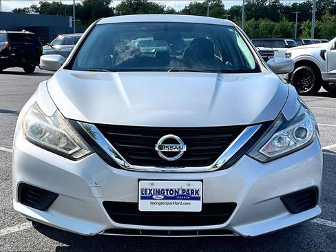 Used 2017 Nissan Altima 2.5 S w/ Power Driver Seat Package FWD image 2