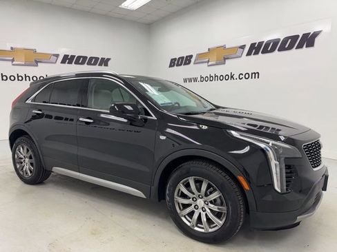 Used 2020 Cadillac XT4 Premium Luxury w/ Driver Awareness Package AWD/4WD image 3