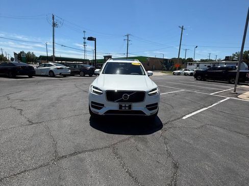 Used 2018 Volvo XC90 T6 Momentum w/ Convenience Package AWD/4WD image 4