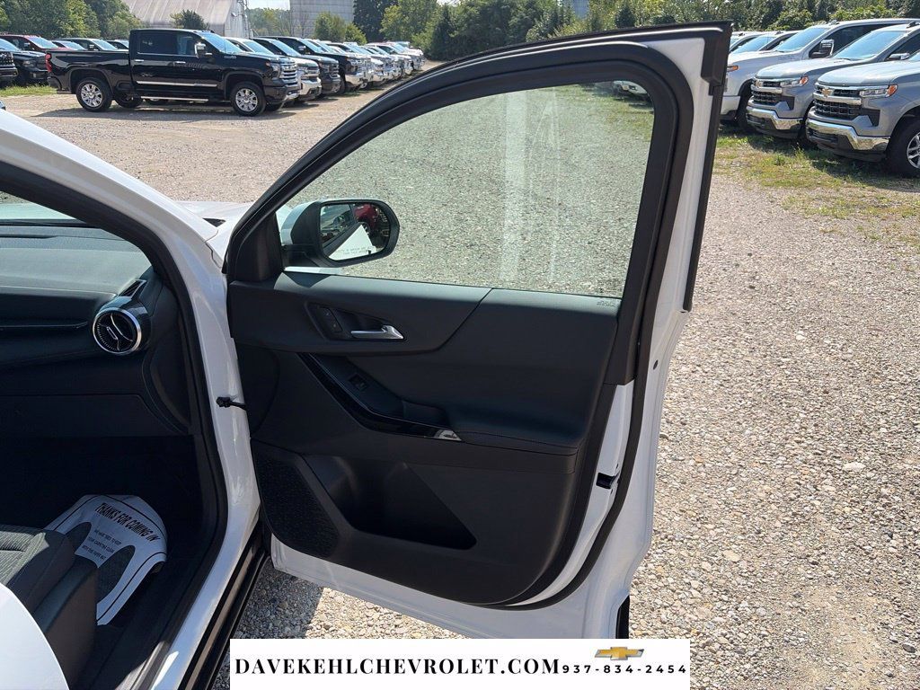 Used 2025 Chevrolet Equinox LT AWD/4WD image 22