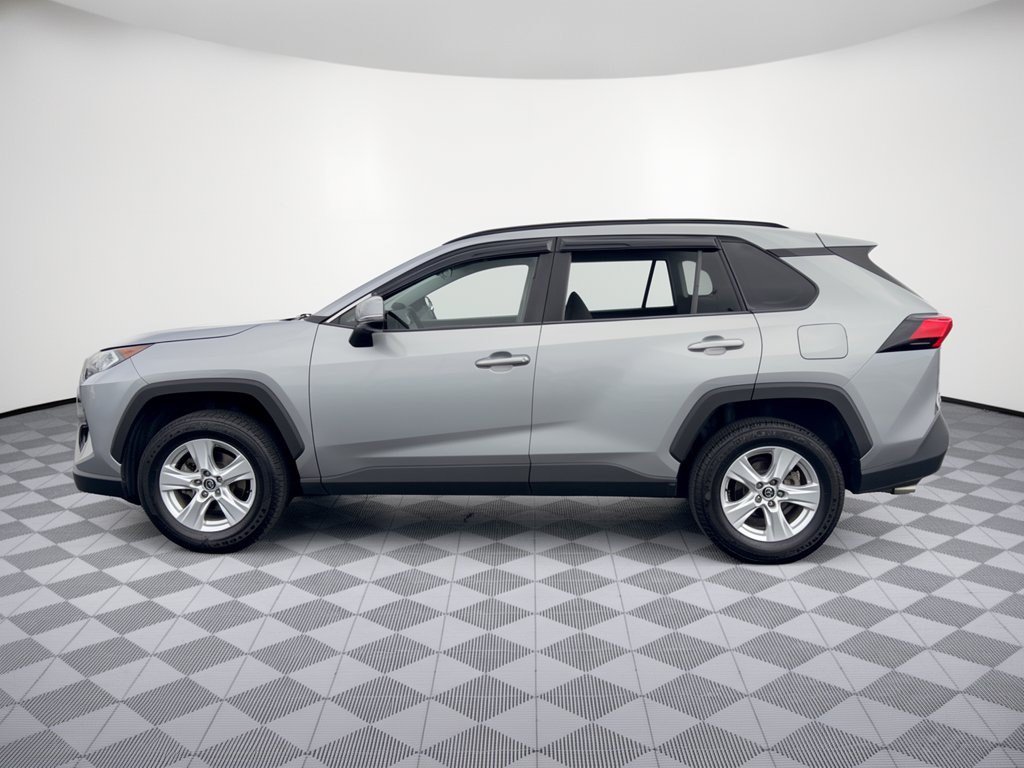 Used 2021 Toyota RAV4 XLE AWD/4WD image 2