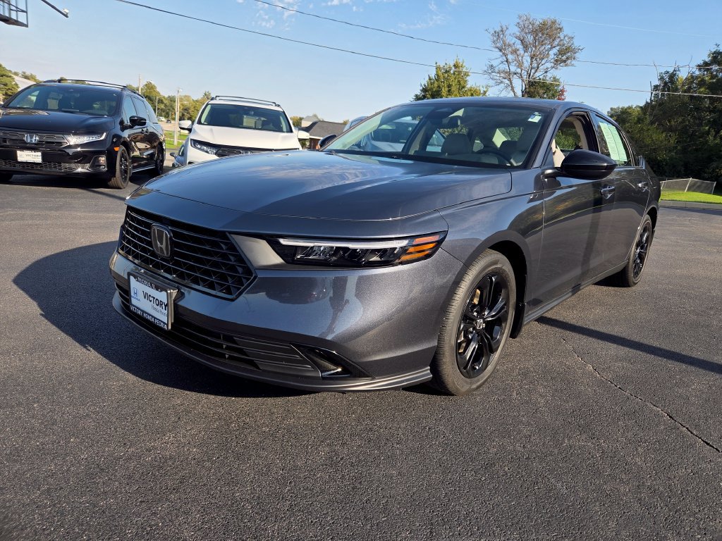 Certified 2025 Honda Accord SE image 3