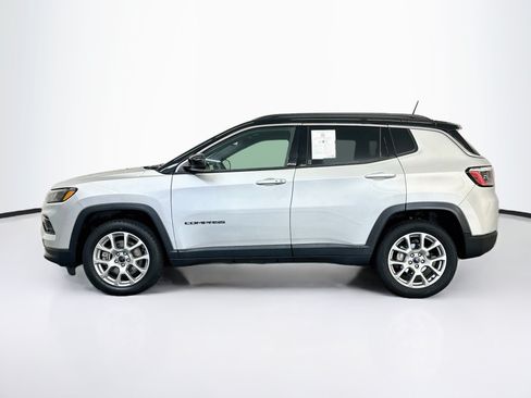 Used 2025 Jeep Compass Limited AWD/4WD image 4