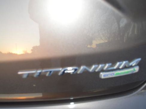 Used 2019 Ford Edge Titanium image 22