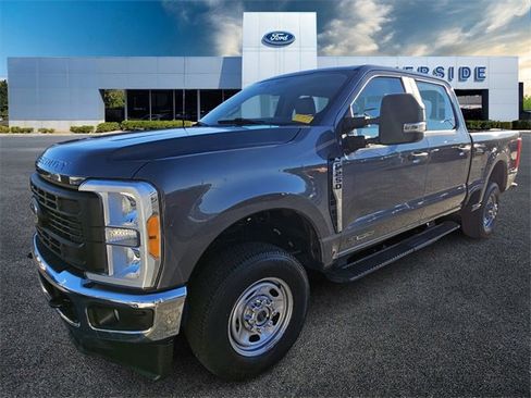 Used 2023 Ford F250 XL image 3