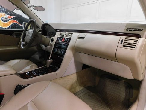 Used 1999 Mercedes-Benz E 320 4MATIC Sedan image 53