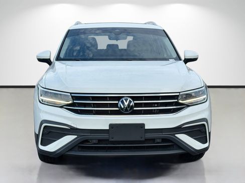 Certified 2024 Volkswagen Tiguan SE w/ Panoramic Sunroof Package FWD image 9