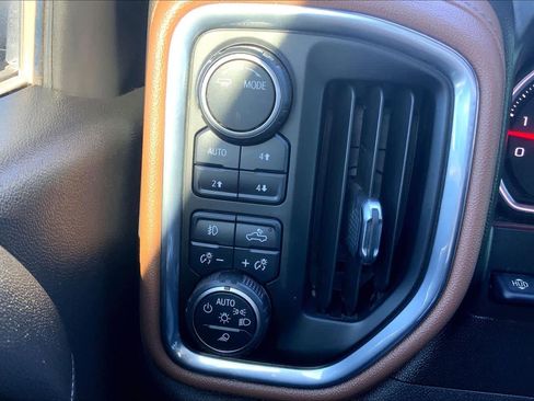 Used 2022 Chevrolet Silverado 1500 High Country w/ Technology Package image 35