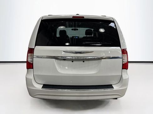 Used 2016 Chrysler Town & Country Touring w/ Driver Convenience Group image 7