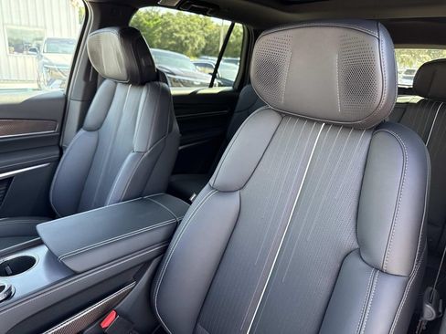 New 2027 Cadillac Vistiq Sport w/ LPO, Floor Liner Package AWD/4WD image 22