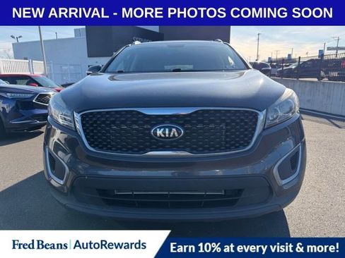 Used 2017 Kia Sorento LX w/ LX V6 Convenience Package image 2