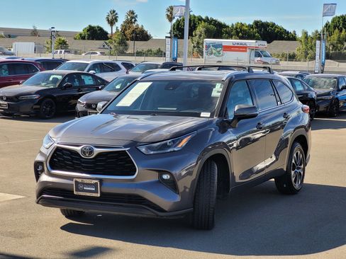 Used 2021 Toyota Highlander XLE image 9