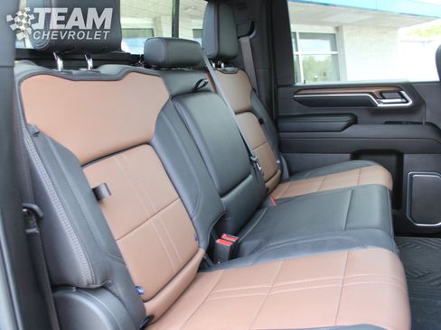 Used 2024 Chevrolet Silverado 2500 High Country w/ Technology Package AWD/4WD image 28