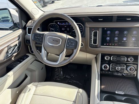 Used 2021 GMC Yukon XL Denali w/ Denali Premium Package image 27
