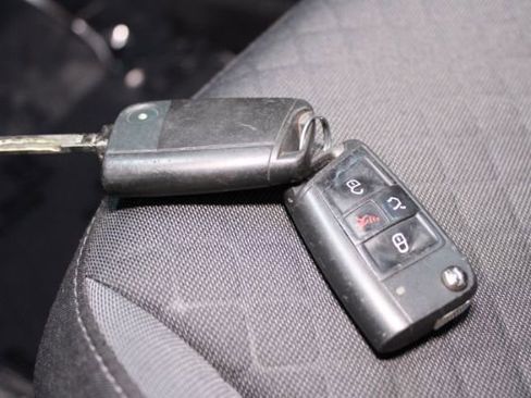 Used 2018 Volkswagen Tiguan S image 13