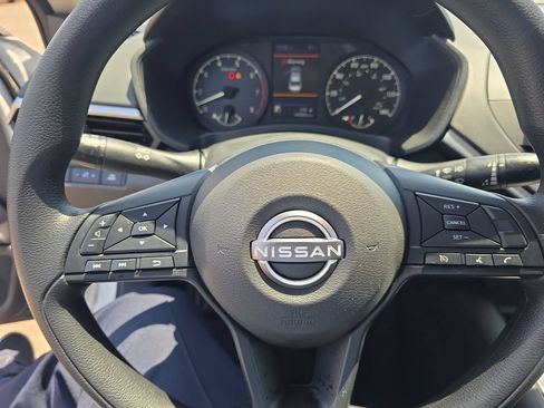 Used 2025 Nissan Altima 2.5 S FWD image 13