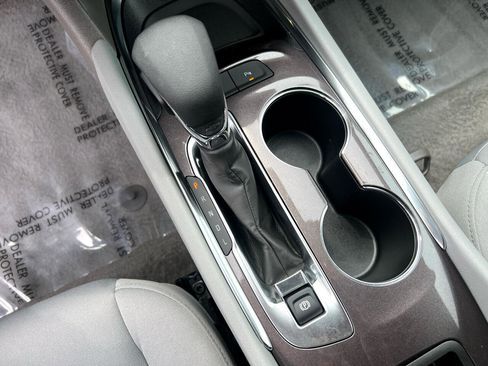 Used 2025 Chevrolet Malibu LT image 35