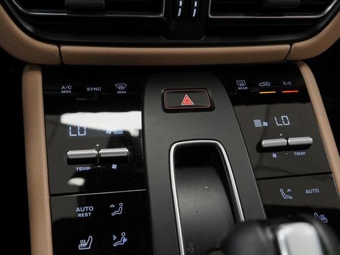 Used 2023 Porsche Macan image 34