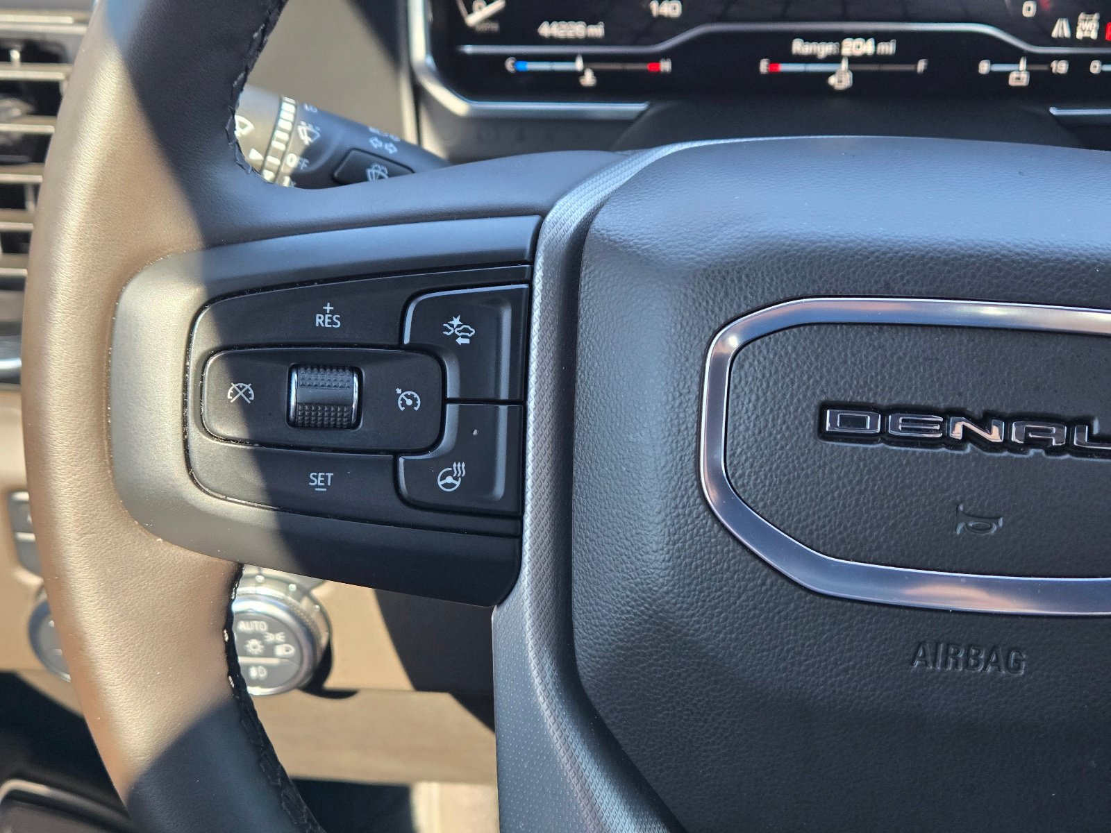 Used 2025 GMC Sierra 2500 Denali w/ Denali Reserve Package AWD/4WD image 24