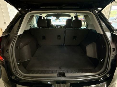 Used 2024 GMC Terrain SLE w/ Driver Convenience Package FWD image 25