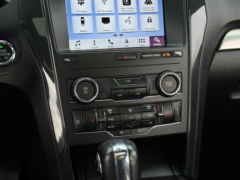 Used 2019 Ford Explorer XLT w/ Equipment Group 202A AWD/4WD image 23
