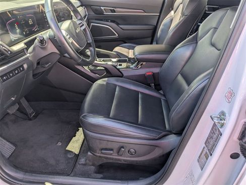 Used 2025 Kia Telluride S image 20