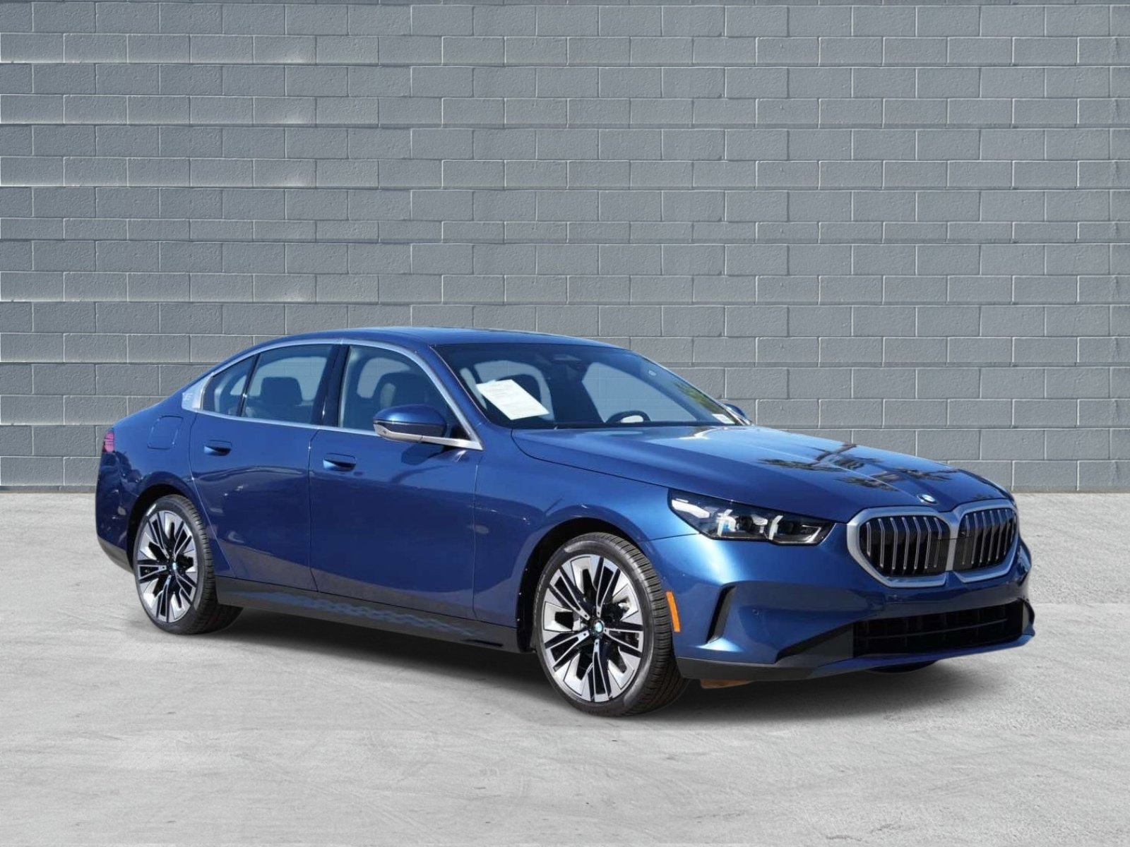 Used 2025 BMW 530i RWD image 1