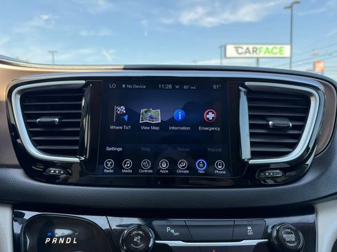Used 2017 Chrysler Pacifica Touring-L Plus FWD image 40
