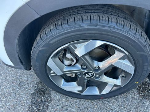 Certified 2024 Hyundai Venue Limited FWD image 12